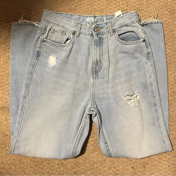 Distressed Jeans - Picture 5 of 7